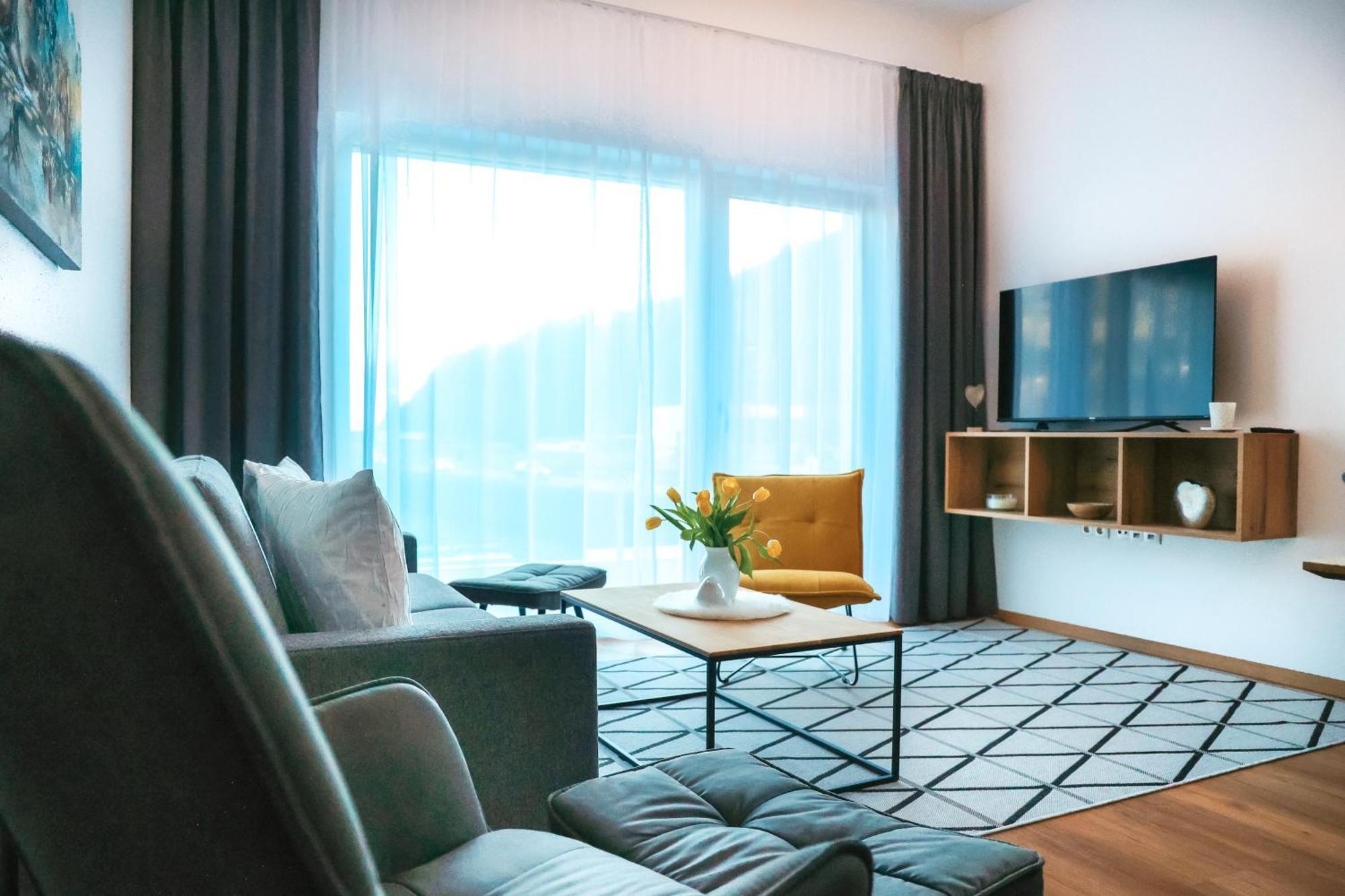Alpenluxus Presents - Marias Zillertalblick With Roof Terrace, 3 Bedrooms & Parking Space Schlitters Exterior photo